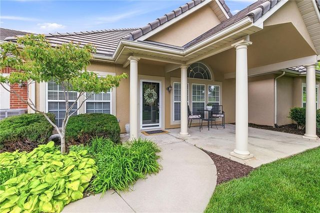 5426 W 145th Street, Leawood, KS 66224