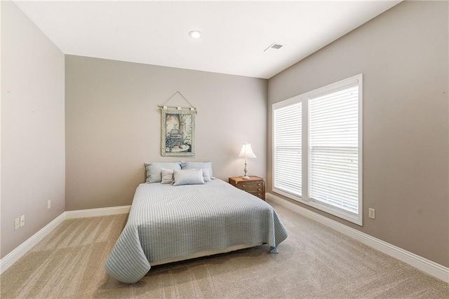 5426 W 145th Street, Leawood, KS 66224
