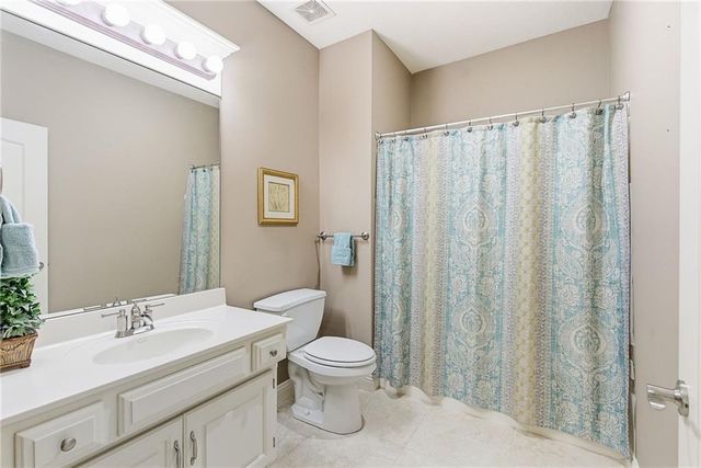 5426 W 145th Street, Leawood, KS 66224