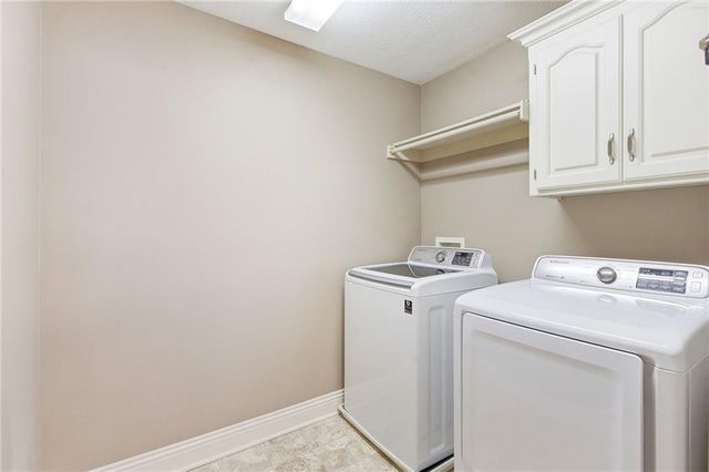 5426 W 145th Street, Leawood, KS 66224