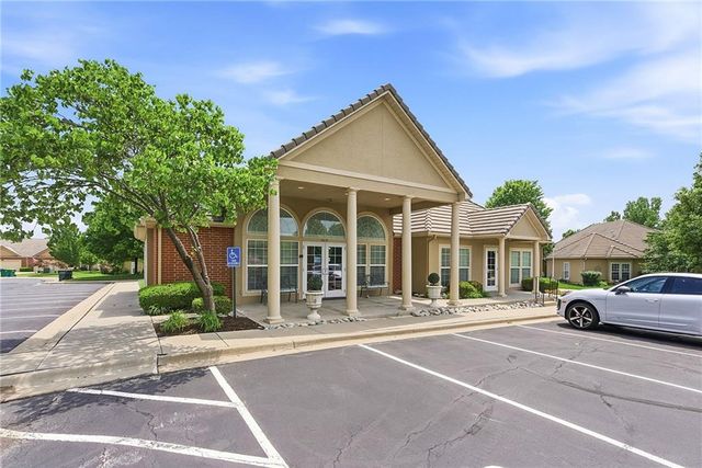 5426 W 145th Street, Leawood, KS 66224