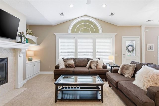 5426 W 145th Street, Leawood, KS 66224