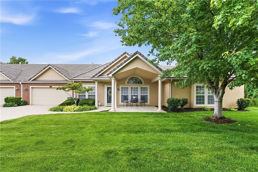 5426 W 145th Street, Leawood, KS 66224