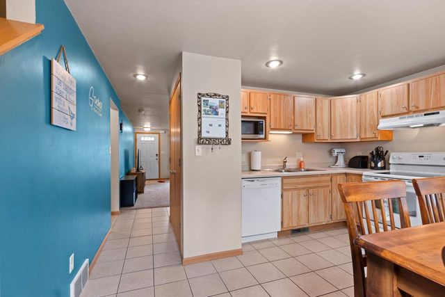 2135 S BROADWAY, Green Bay, WI 54304