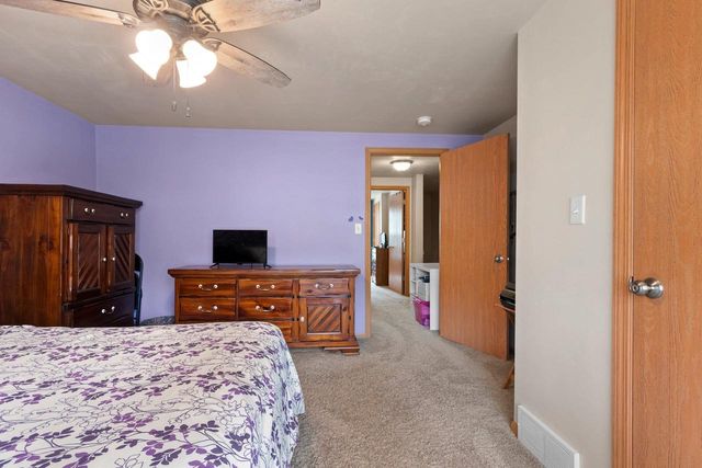 2135 S BROADWAY, Green Bay, WI 54304