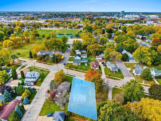 2135 S BROADWAY, Green Bay, WI 54304