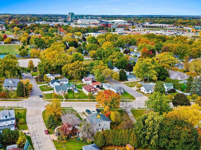 2135 S BROADWAY, Green Bay, WI 54304