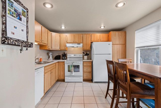 2135 S BROADWAY, Green Bay, WI 54304