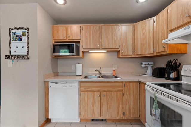 2135 S BROADWAY, Green Bay, WI 54304