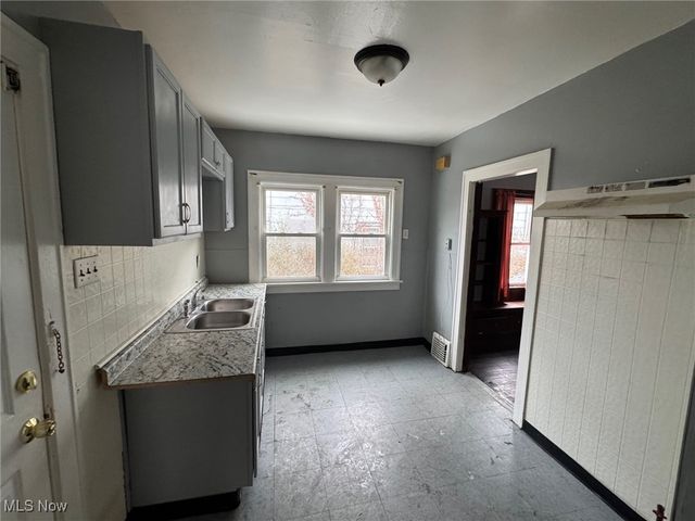 1868-1870 Lampson Road, Cleveland, OH 44112