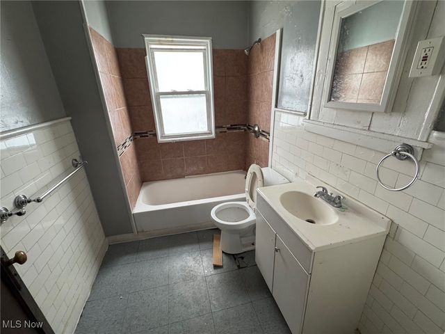 1868-1870 Lampson Road, Cleveland, OH 44112