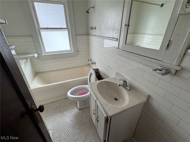 1868-1870 Lampson Road, Cleveland, OH 44112