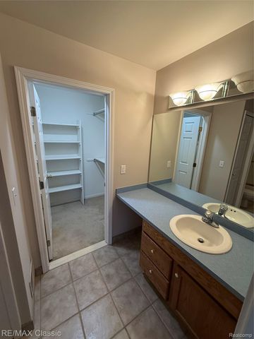 61016 Evergreen Court, South Lyon, MI 48178