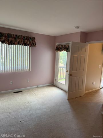 61016 Evergreen Court, South Lyon, MI 48178
