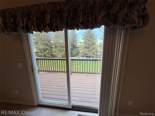 61016 Evergreen Court, South Lyon, MI 48178