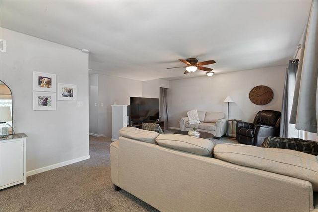 220 SW Richwood Lane, Blue Springs, MO 64014