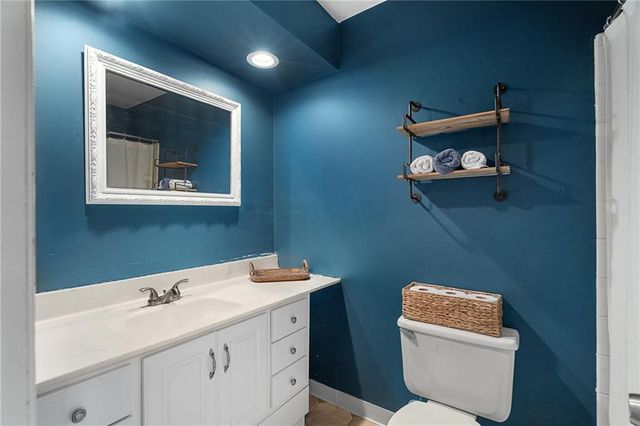 220 SW Richwood Lane, Blue Springs, MO 64014
