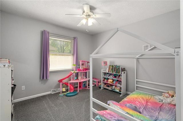 220 SW Richwood Lane, Blue Springs, MO 64014