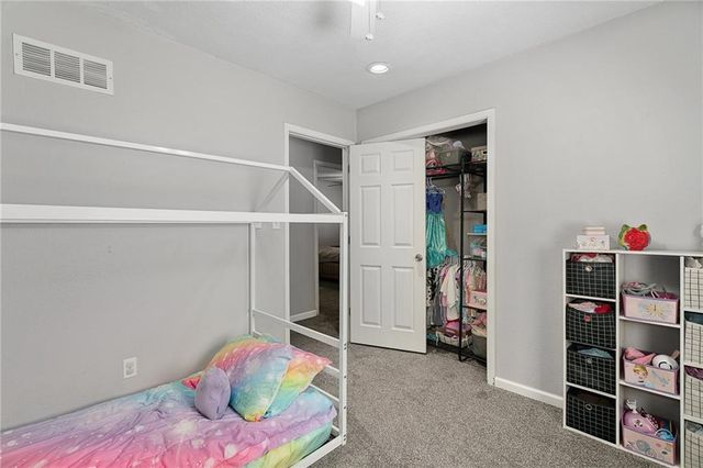 220 SW Richwood Lane, Blue Springs, MO 64014