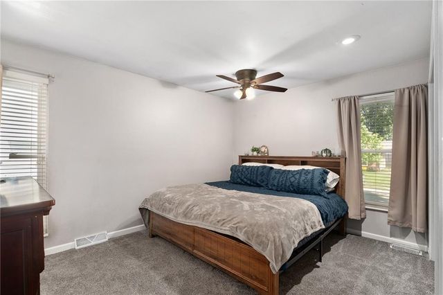 220 SW Richwood Lane, Blue Springs, MO 64014
