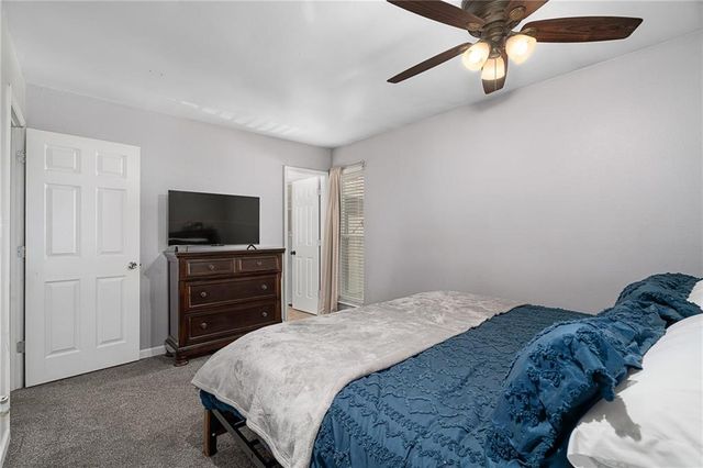 220 SW Richwood Lane, Blue Springs, MO 64014