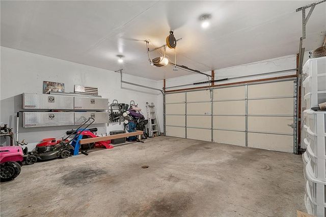 220 SW Richwood Lane, Blue Springs, MO 64014