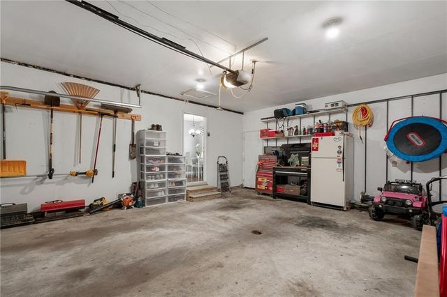 220 SW Richwood Lane, Blue Springs, MO 64014