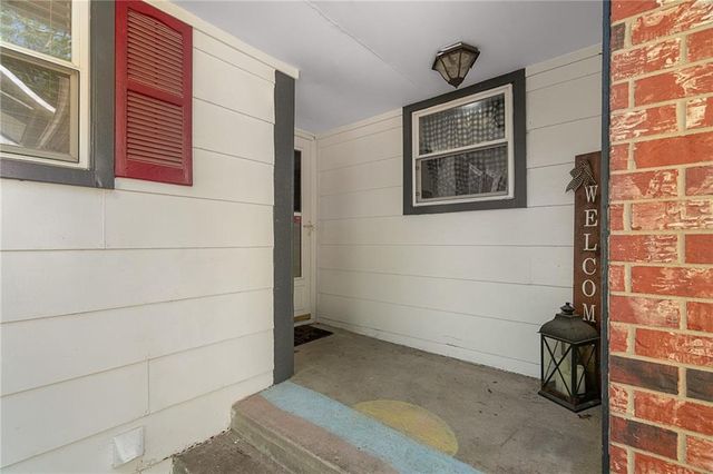 220 SW Richwood Lane, Blue Springs, MO 64014