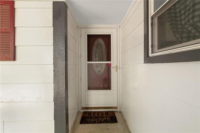 220 SW Richwood Lane, Blue Springs, MO 64014