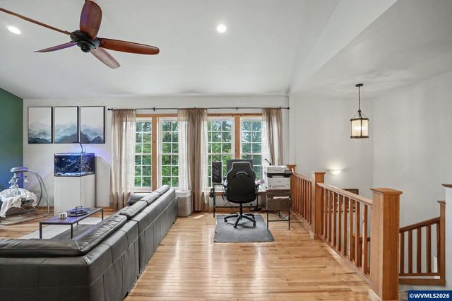 1405 Laurel Heights Dr NW, Albany, OR 97321