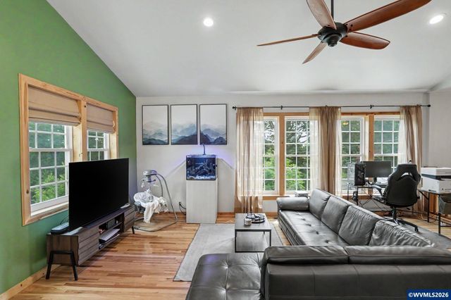 1405 Laurel Heights Dr NW, Albany, OR 97321