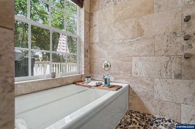 1405 Laurel Heights Dr NW, Albany, OR 97321