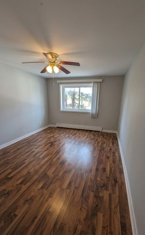 10353 DEARLOVE Road 2G, Glenview, IL 60025