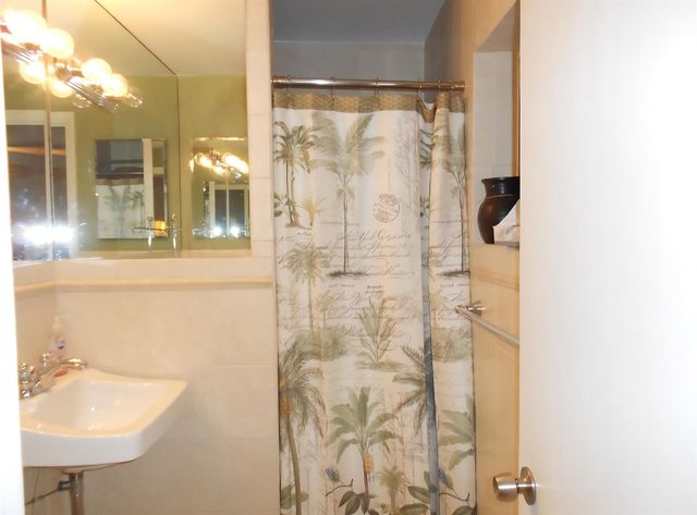 1207 NE 12th Avenue, Fort Lauderdale, FL 33304