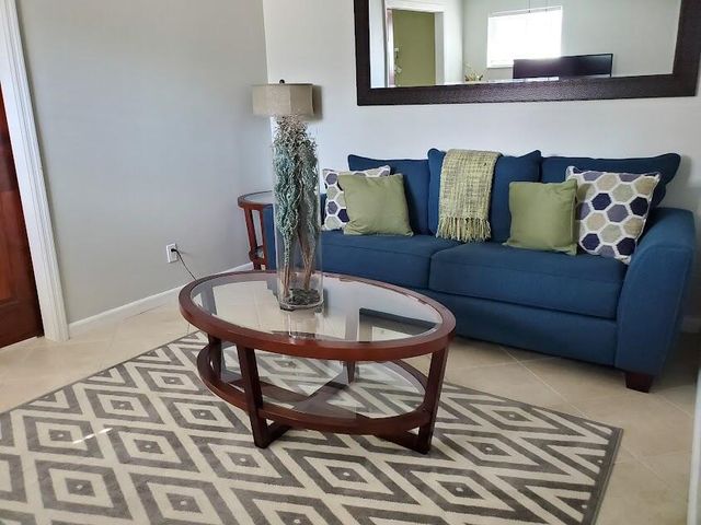 1207 NE 12th Avenue, Fort Lauderdale, FL 33304