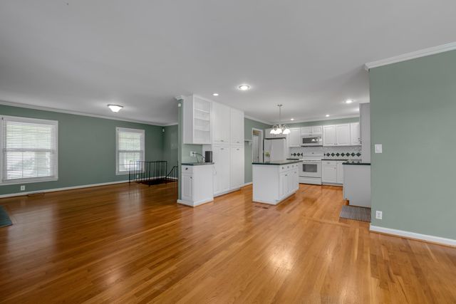 3418 Greentree Road, Lexington, KY 40517