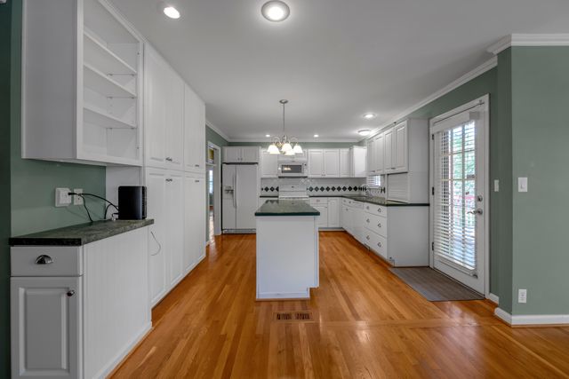 3418 Greentree Road, Lexington, KY 40517