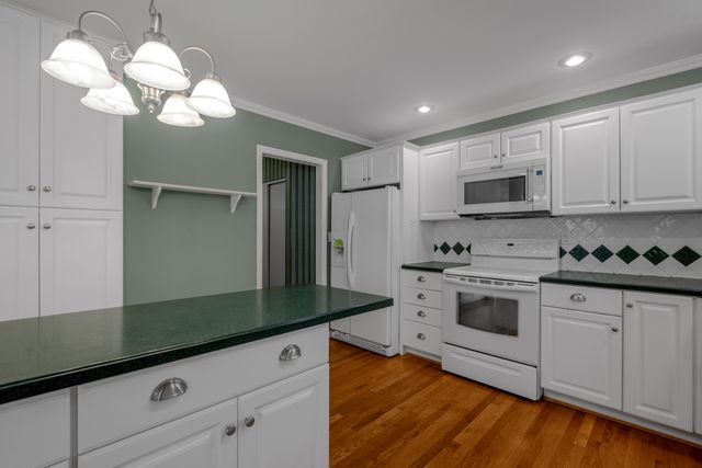 3418 Greentree Road, Lexington, KY 40517