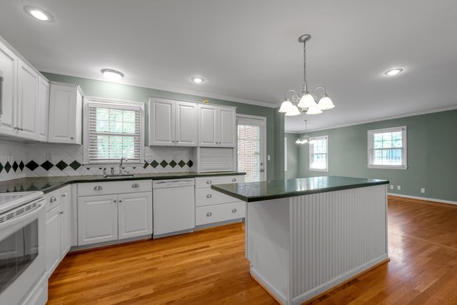 3418 Greentree Road, Lexington, KY 40517