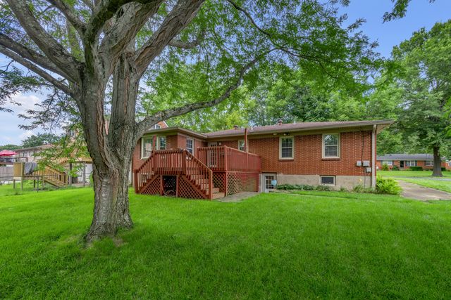 3418 Greentree Road, Lexington, KY 40517