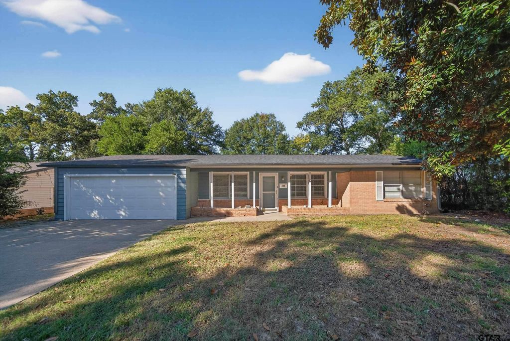 2704 Brentwood Dr., Tyler, TX 75701