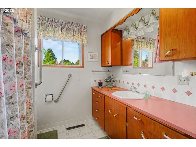 1016 Ne 10TH Ave, Hillsboro, OR 97124