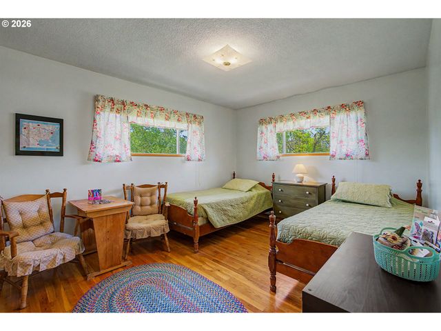 1016 Ne 10TH Ave, Hillsboro, OR 97124