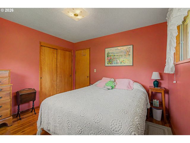 1016 Ne 10TH Ave, Hillsboro, OR 97124