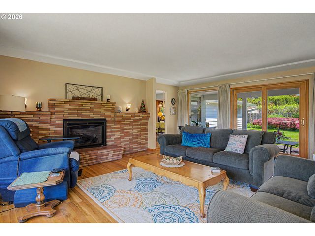 1016 Ne 10TH Ave, Hillsboro, OR 97124