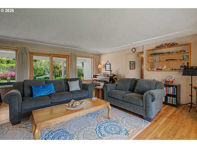 1016 Ne 10TH Ave, Hillsboro, OR 97124