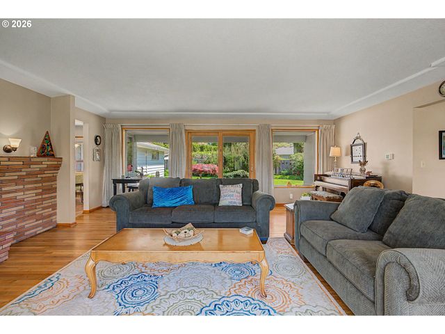 1016 Ne 10TH Ave, Hillsboro, OR 97124
