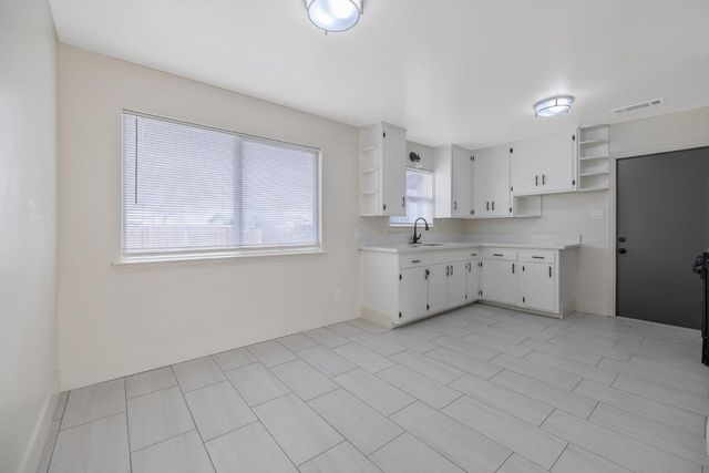 364 S Newman Rd, Tipton, CA 93272