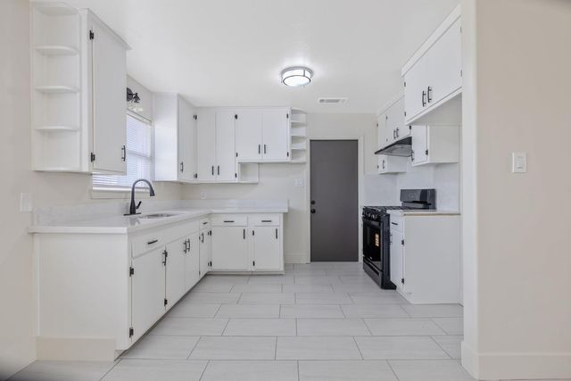 364 S Newman Rd, Tipton, CA 93272