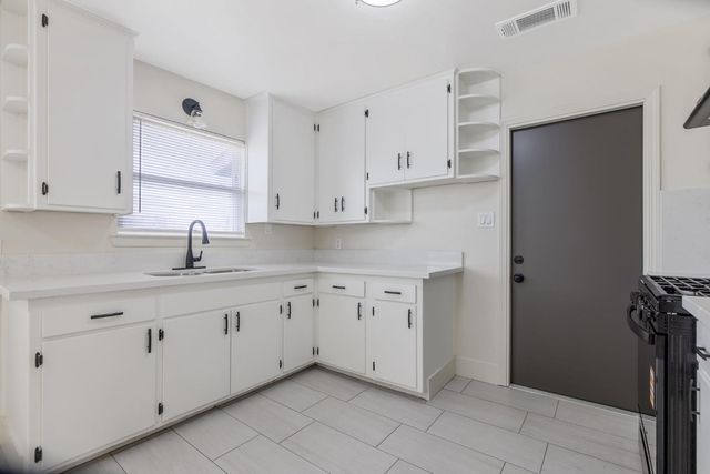 364 S Newman Rd, Tipton, CA 93272